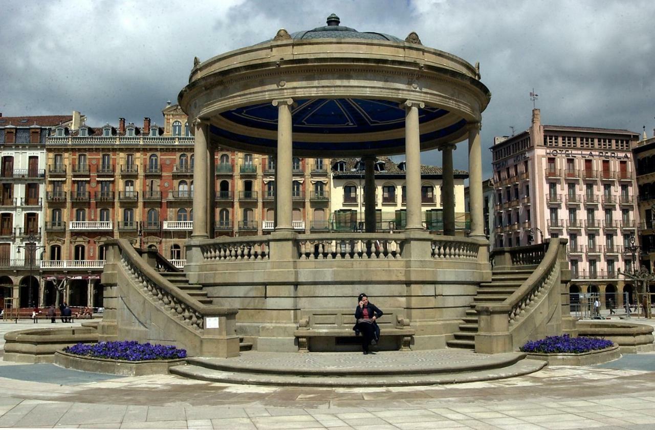 Trampantojo Apartamento En El Corazon De Pamplona Apartamento Exterior foto