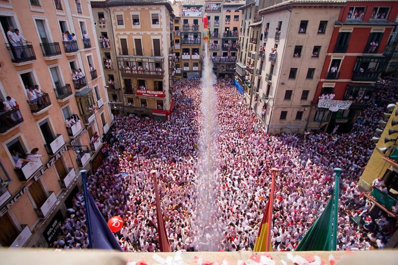 Trampantojo Apartamento En El Corazon De Pamplona Apartamento Exterior foto