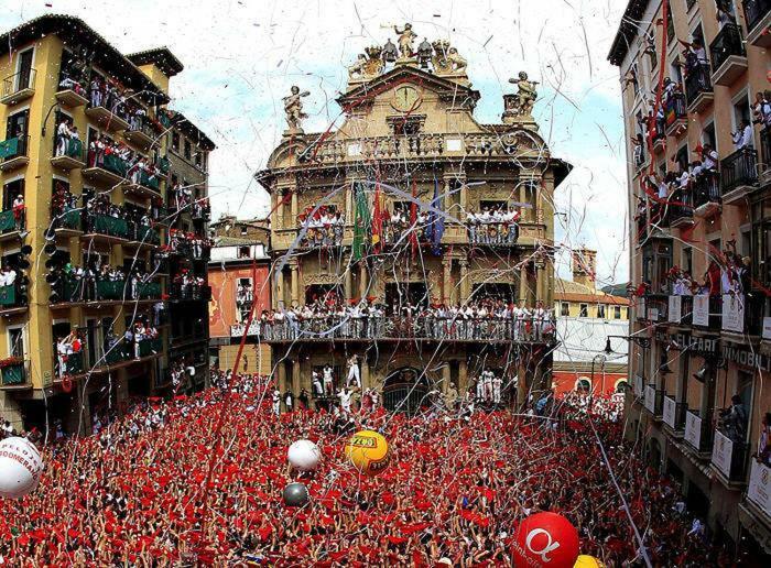 Trampantojo Apartamento En El Corazon De Pamplona Apartamento Exterior foto